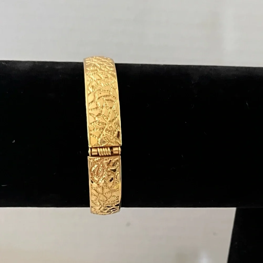 Vintage MONET Gold Tone Textured Hinged Bangle Bracelet